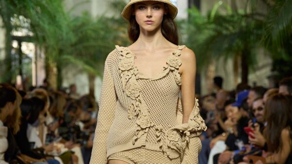 Gehaakte strandmode. Photo courtesy of Elie Saab