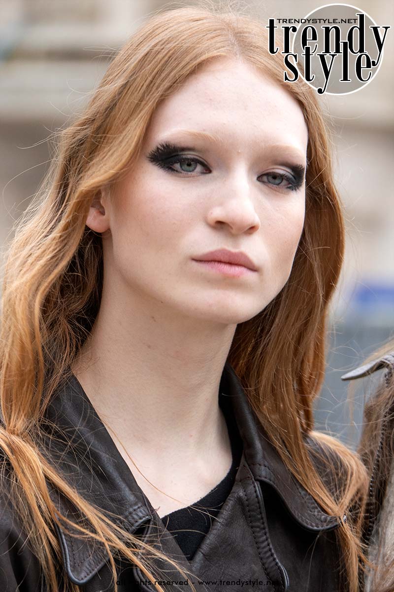 Make-up bij Chanel. Foto Charlotte Mesman
