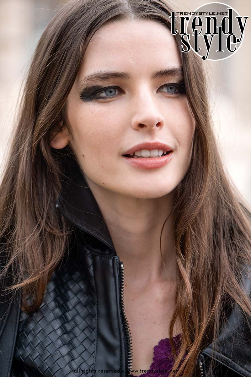 Make-up bij Chanel. Foto Charlotte Mesman