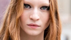 Make-up bij Chanel. Foto Charlotte Mesman