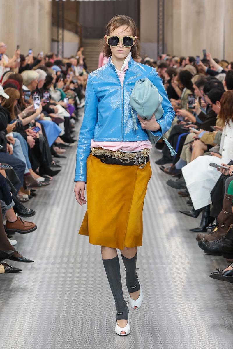 Zo leg je mode combinaties als een pro. Photo courtesy of Miu Miu