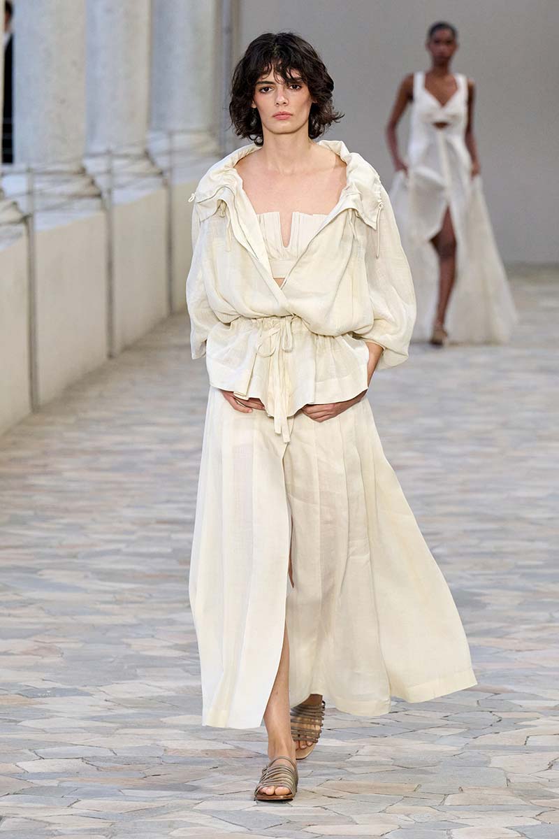 Een 'setje' op de catwalk van Alberta Ferretti. Photo courtesy of Alberta Ferretti