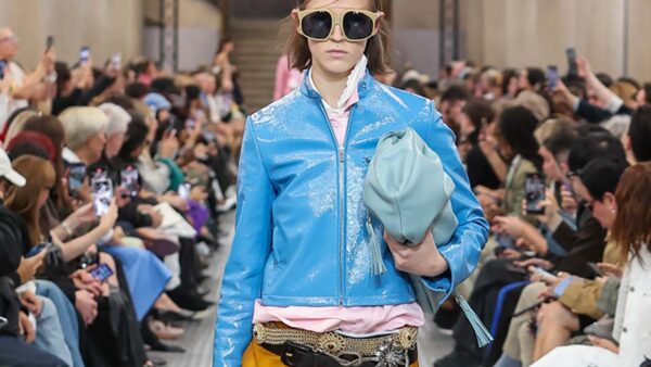 Zo leg je mode combinaties als een pro. Photo courtesy of Miu Miu