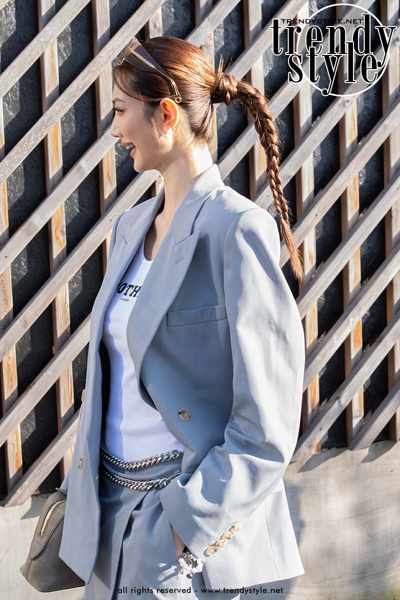 Streetstyle zomer 2025. Power dressing? Zo doe je dat! Foto ADVERSUS