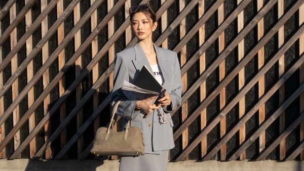 Streetstyle zomer 2025. Power dressing? Zo doe je dat! Foto ADVERSUS