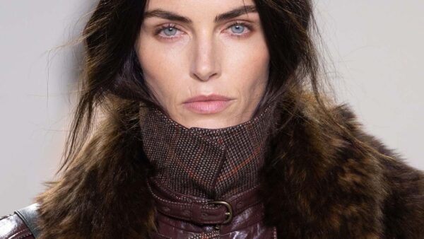 De wenkbrauwtrends voor winter 2025: power brows! Photo courtesy of Chloé