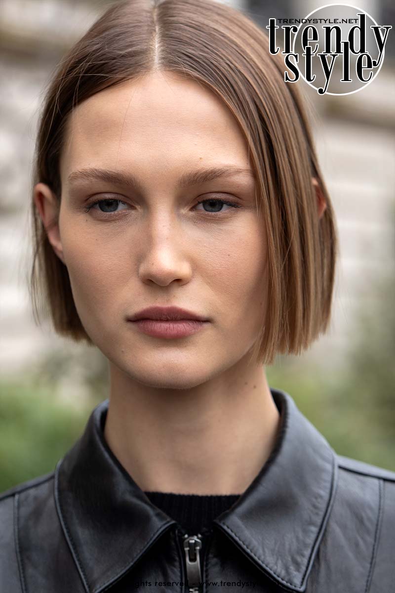Dit rechte bobkapsel is minimalistisch en edgy! Iets voor jou? Foto Charlotte Mesman