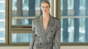 Zo zie je er slank uit in boxy kleding. Photo courtesy of Stella McCartney