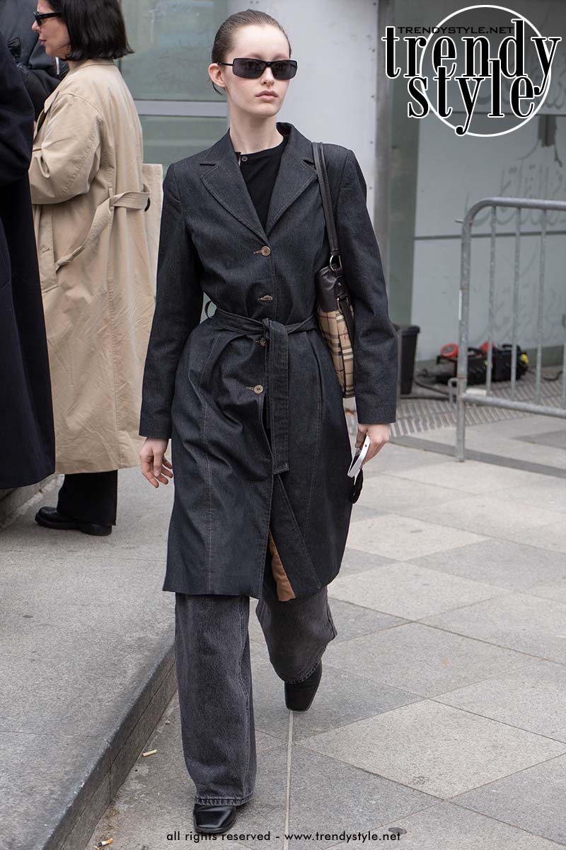 Deze streetstyle looks met spijkerbroek zijn perfect om te kopiëren. Foto Charlotte Mesman