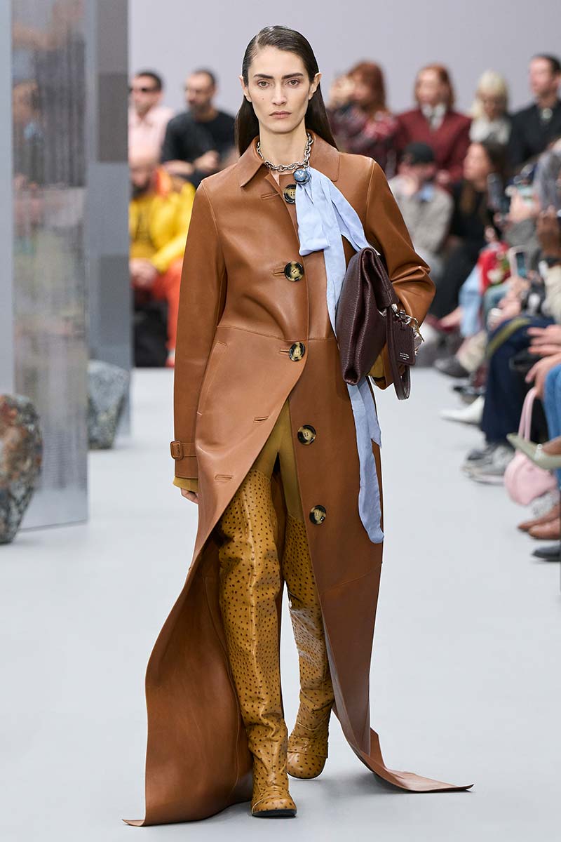 De hoge laarzen voor winter 2025 2026 zijn: heftig! Photo courtesy of Acne Studios