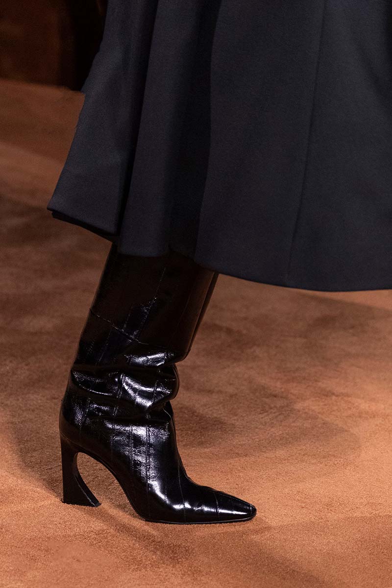 De hoge laarzen voor winter 2025 2026 zijn: heftig! Photo courtesy of Fendi