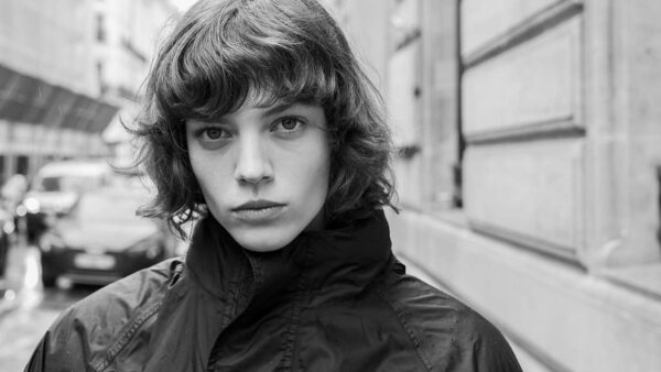 12 Tips om te poseren als een professioneel fashion model. Foto ADVERSUS