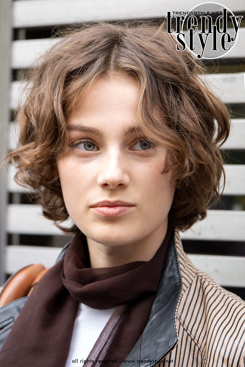 Halflange kapsels voor winter 2025. Foto Charlotte Mesman