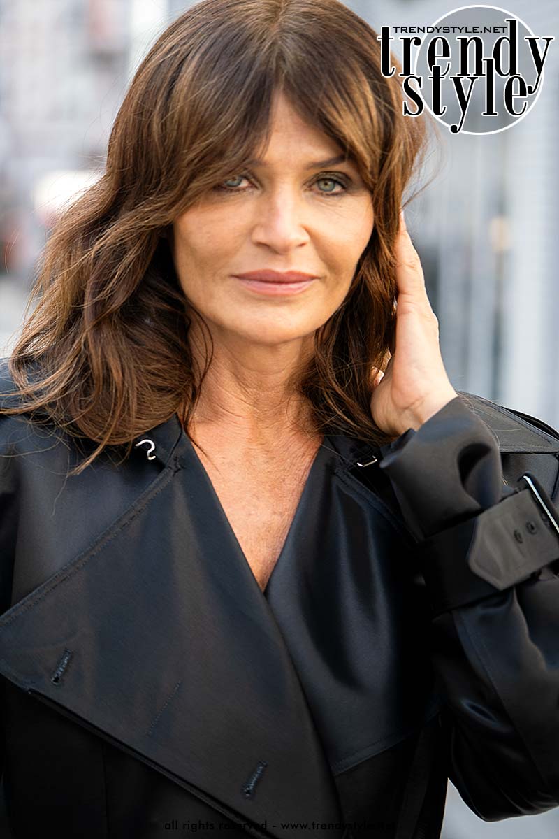 Het moderne schoonheidsideaal: oudere modellen veroveren de catwalks. Helena Christensen bij Mugler. Foto Charlotte Mesman