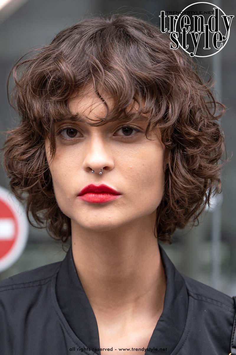 De make-up trends voor lente zomer 2026: rode accenten! Sophia Lisboa. Foto Charlotte Mesman