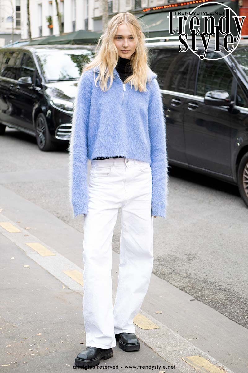 Zo gingen de modellen off-duty bij Zimmermann gekleed. Foto Charlotte Mesman
