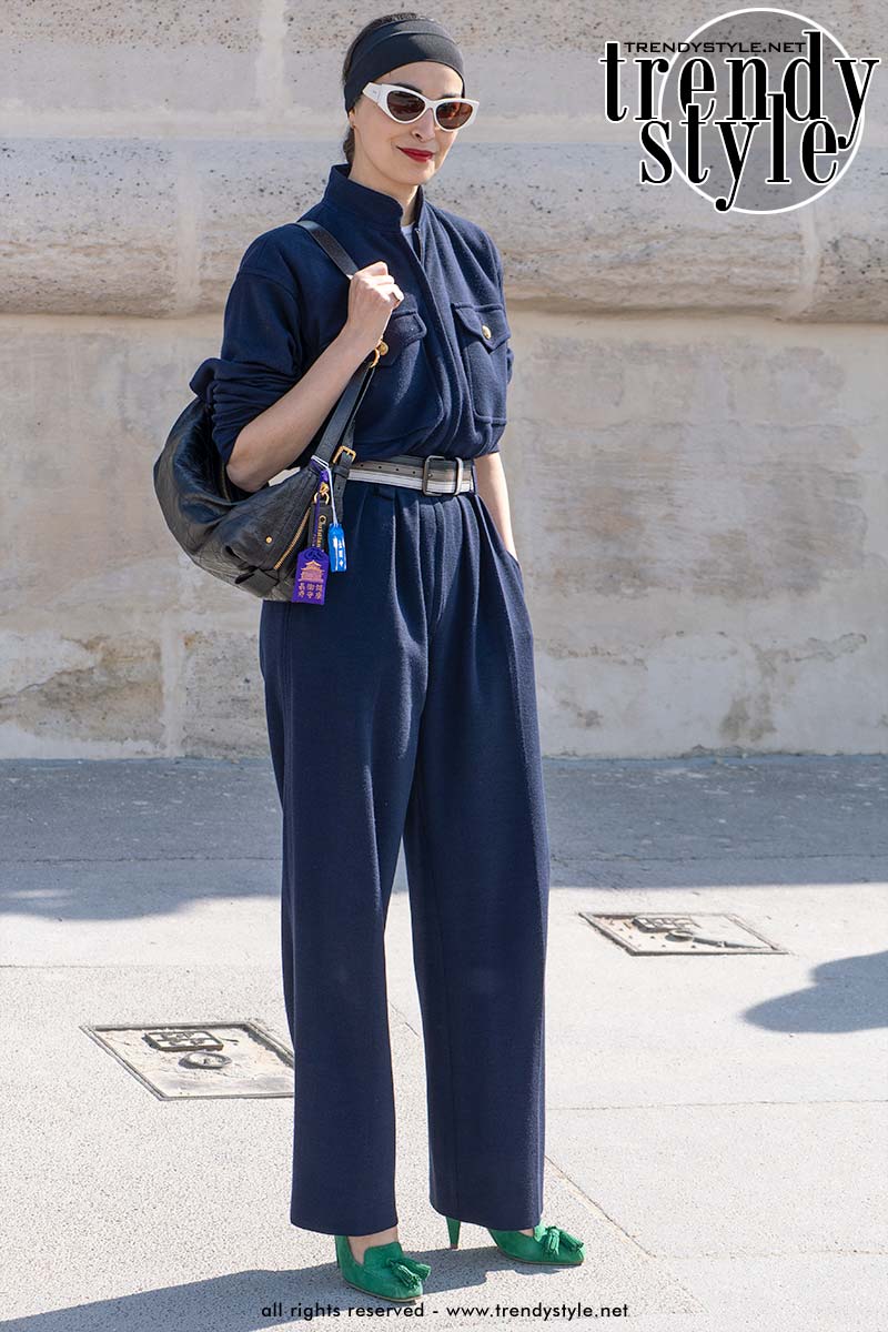 Dit zijn de beste streetstyle looks bij Dior voor lente zomer 2026. Op deze foto Caroline Issa. Foto Charlotte Mesman