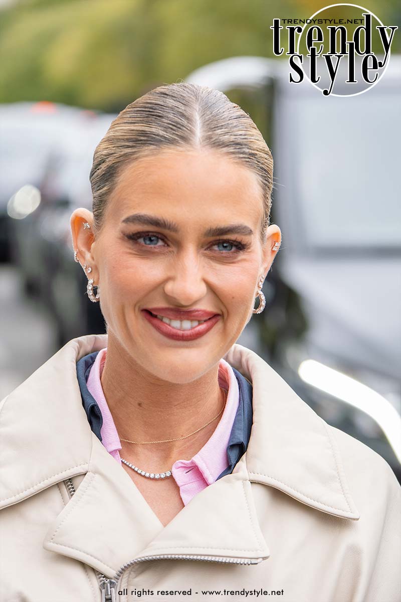Laat je inspireren door de uitbundige kledingstijl van Emili Sindlev. Foto Charlotte Mesman