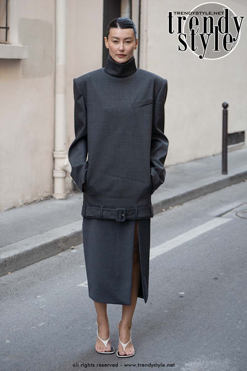 Dit zijn de hotste streetstyle looks bij de modeshow van Mugler. Op deze foto Amalie Gassmann. Foto Charlotte Mesman