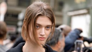 Haartrends 2025. Bobkapsels: laten knippen of gewoon faken? Foto Charlotte Mesman