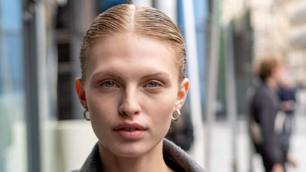 Haartrends 2026. Zichtbare haarproducten en de greasy hair look. Foto ADVERSUS