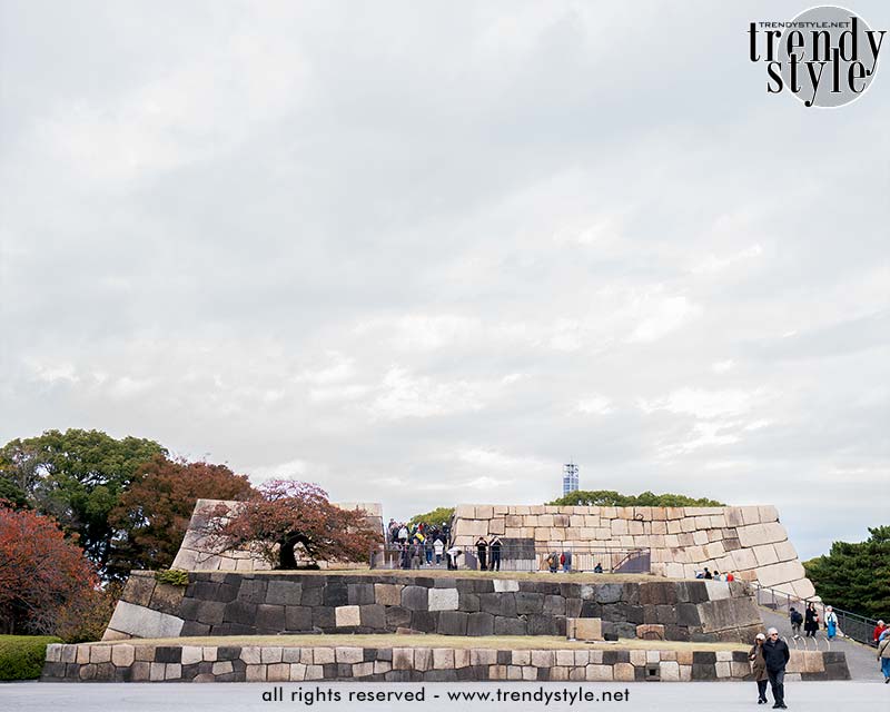 De Tenshudai, eens een gigantische kasteeltoren. Foto Charlotte Mesman