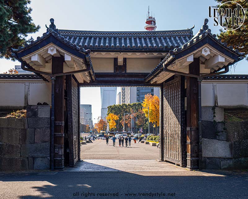 Herfst rond het Keizerlijk Paleis in Tokio. Sakurada-mon poort. Foto Charlotte Mesman