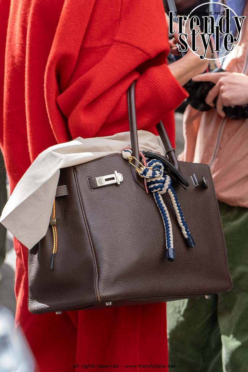 Experimenteer deze herfst met monochrome mode looks. Foto Charlotte Mesman