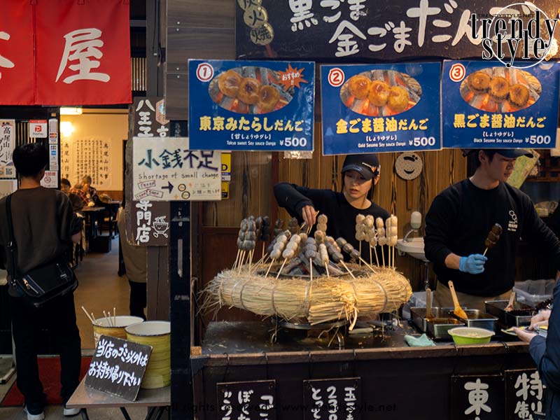 Mount Takao. Streetfood. Foto Charlotte Mesman