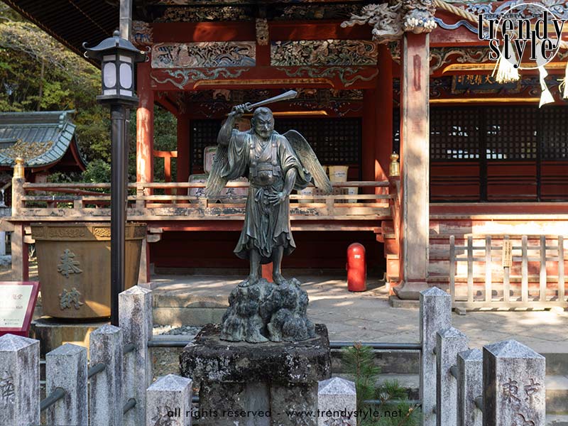 Mount Takao: herfstmagie in de bergen bij Tokio. Izuna Gongen-heiligdom. Foto Charlotte Mesman