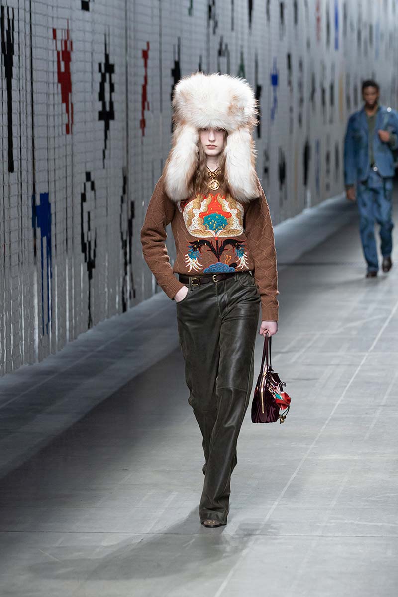 Zo draag je dit seizoen je wintertruien. Check deze looks. Photo courtesy of Etro