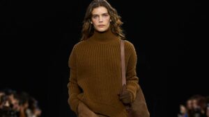 Zo draag je dit seizoen je wintertruien. Check deze looks. Photo courtesy of Max Mara