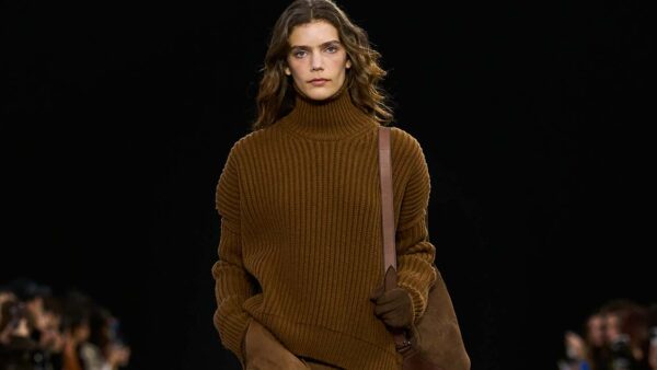 Zo draag je dit seizoen je wintertruien. Check deze looks. Photo courtesy of Max Mara