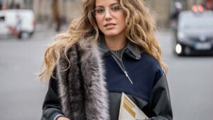 De (faux) bontstola. Het chicste modeaccessoire van winter 2025 2026. Foto Charlotte Mesman