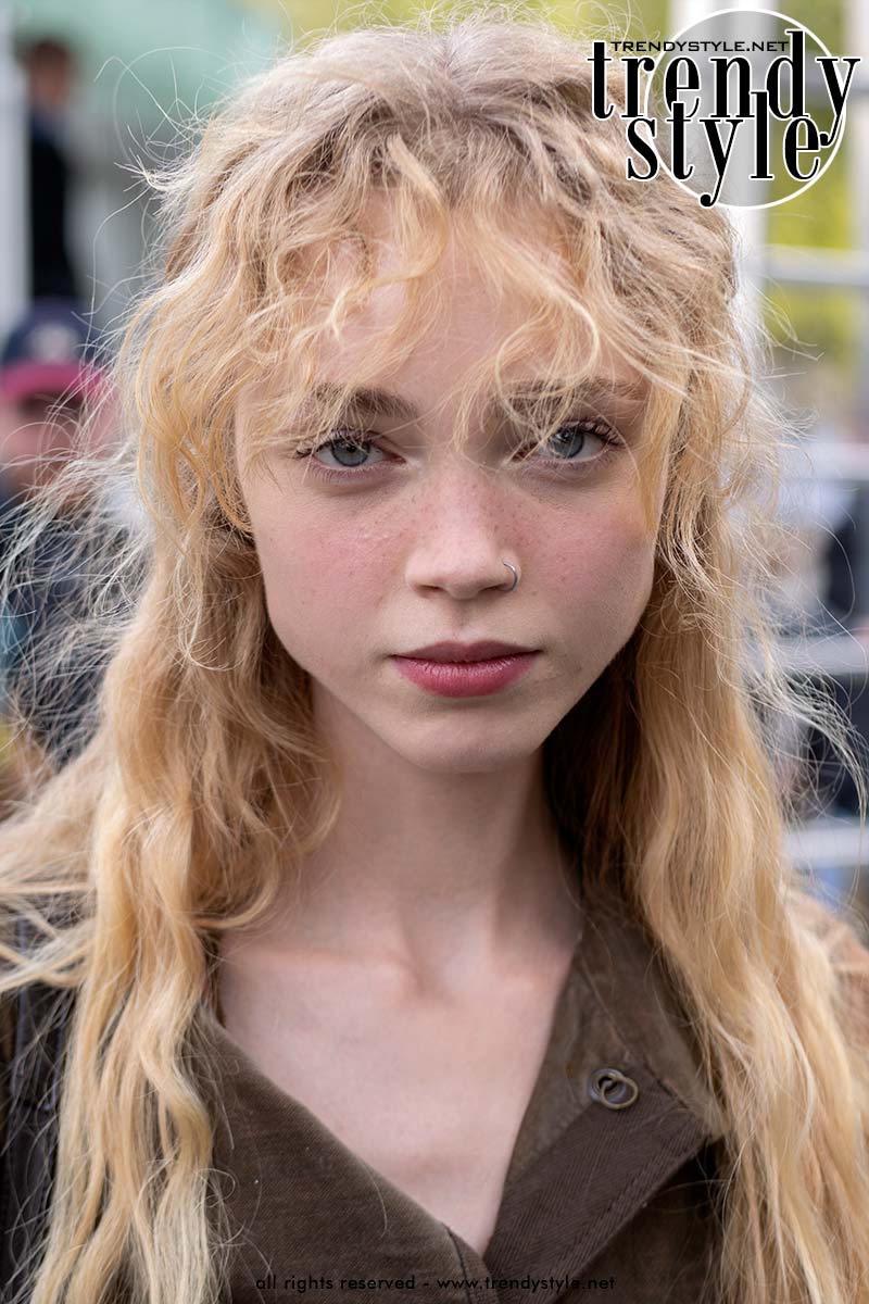 Een lange pony ook voor krullend haar. Foto Charlotte Mesman