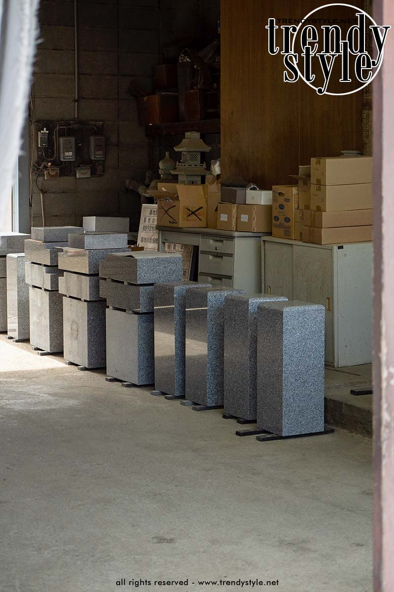 Yanaka, parel in Tokio. Tempels, houten huizen, smalle steegjes en beeldhouwwerken. Foto Charlotte Mesman