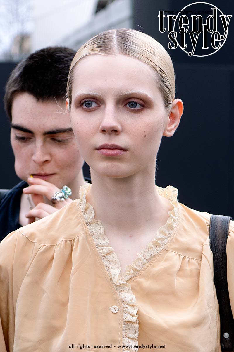 De hydro bob: het korte ‘natte’ kapsel dat 2026 verovert. Foto Charlotte Mesman