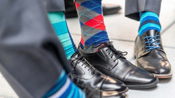 Deze sokkentrend voor heren voor 2026 staat jong