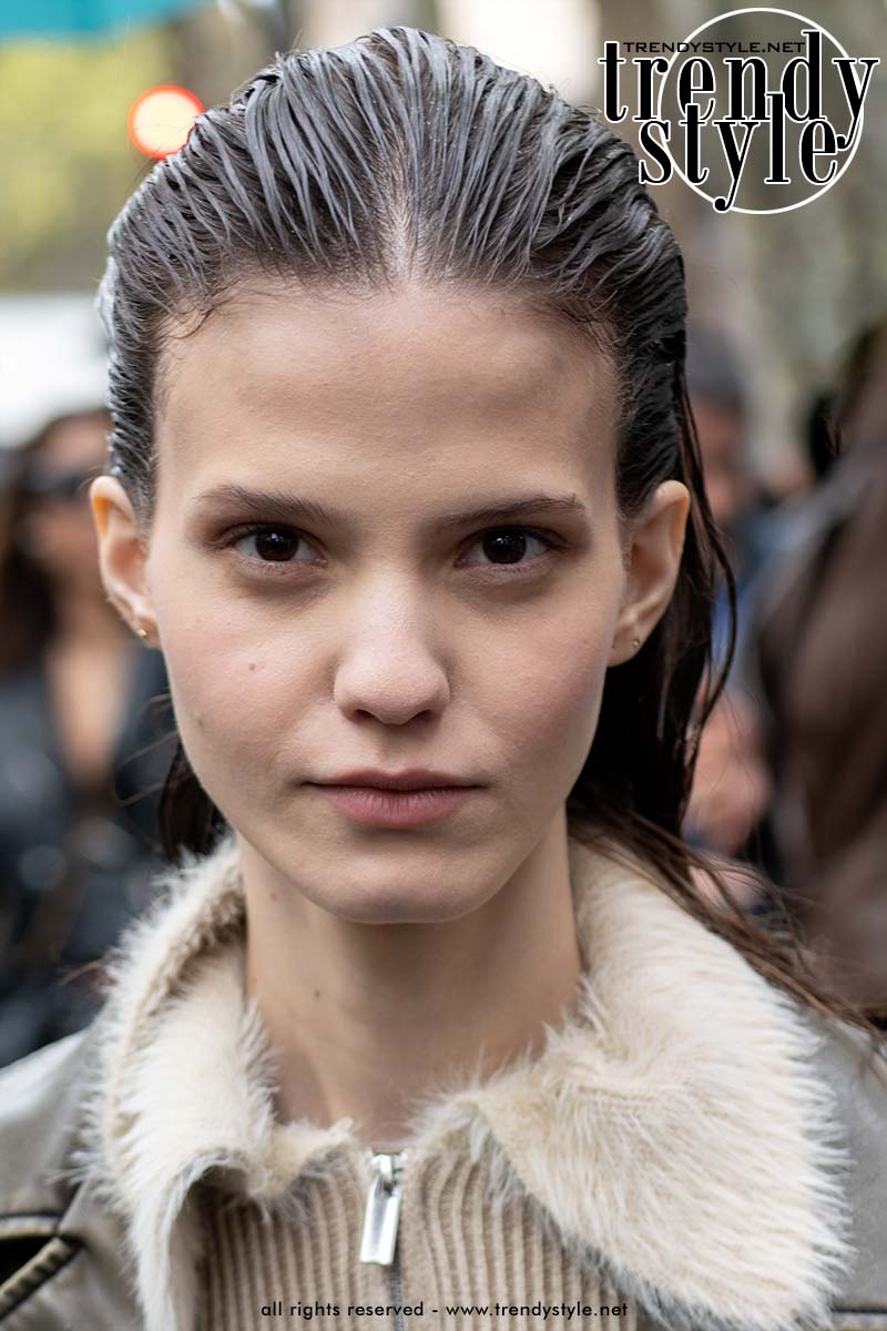 Hotte haartrend: slicked-back kapsels voor lente zomer 2026. Foto ADVERSUS