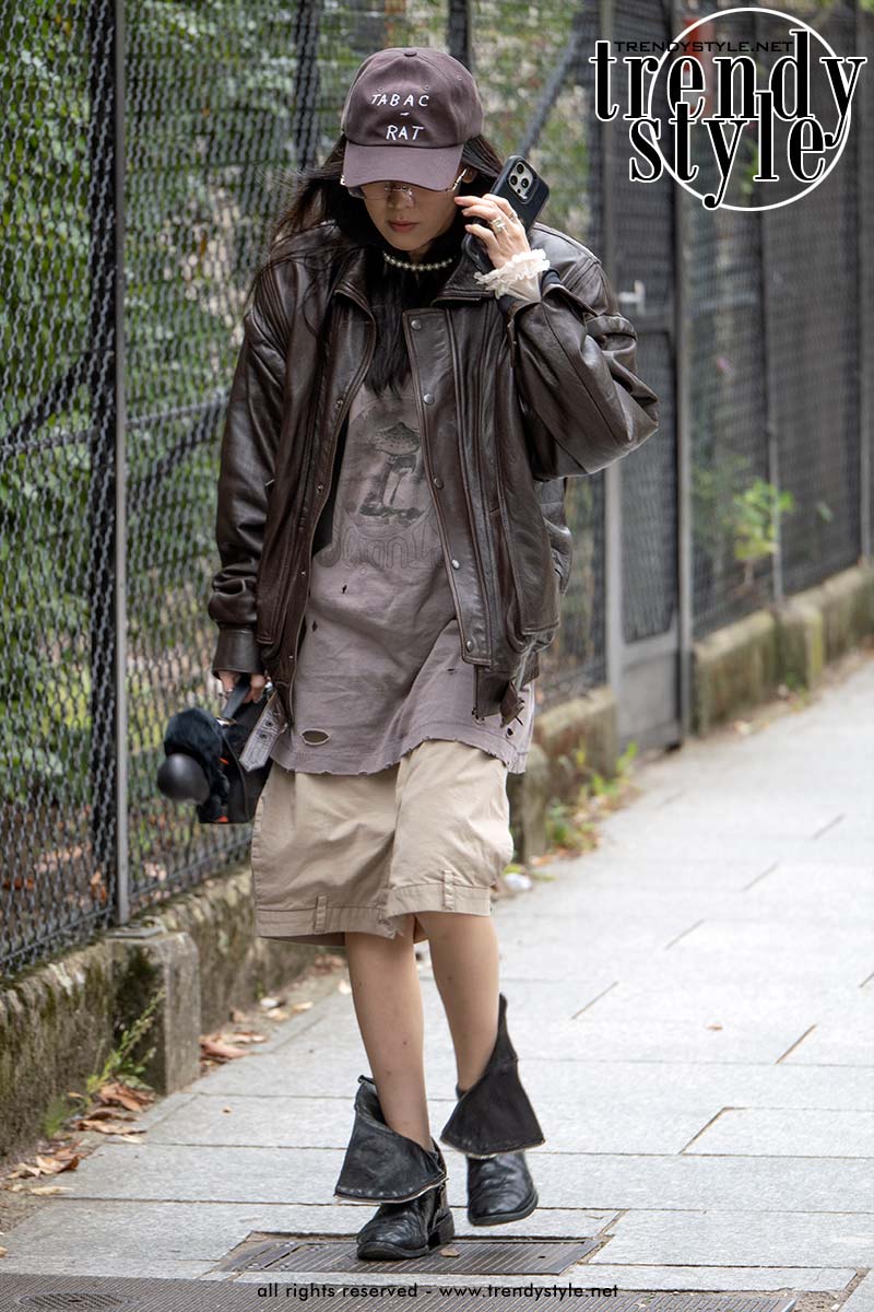 Voorjaar 2026: zo draag je dit seizoen enkellaarsjes. Foto Charlotte Mesman