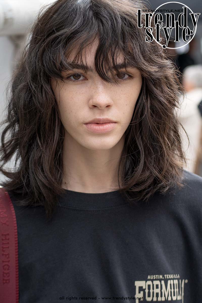 Halflange kapsels met pony voor 2026. Lob kapsels en shags. Foto ADVERSUS