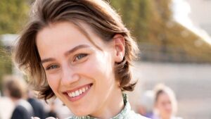 Halflange kapsels: er is méér dan shagkapsels en strakke boblijnen. Foto Adversus