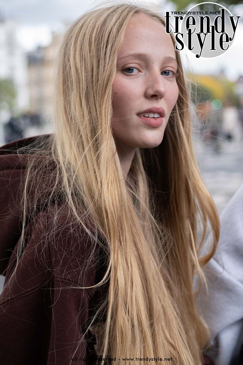 Haartrends 2026: de grote comeback van lang haar. Foto ADVERSUS
