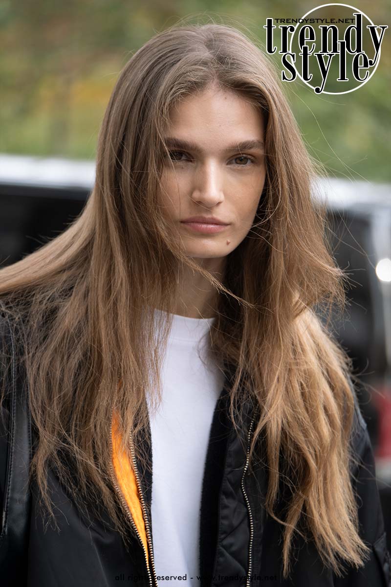 Haartrends 2026: de grote comeback van lang haar. Foto ADVERSUS