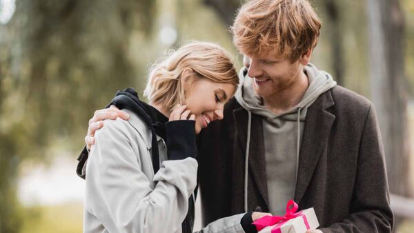 Hoe gedraag jij je in de liefde? Ontdek je hechtingsstijl en relatiepatroon
