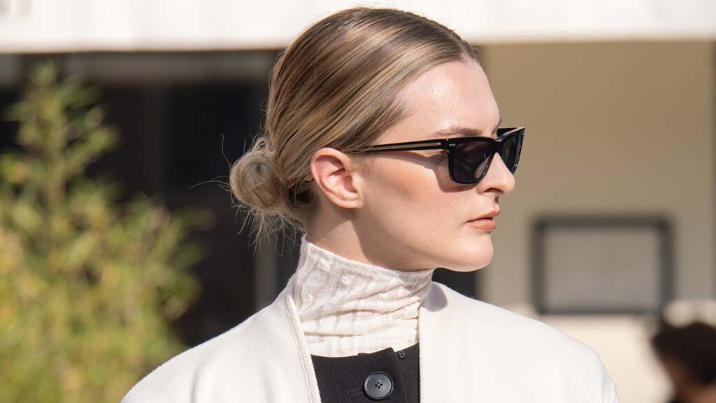 Vier opsteekkapsels voor 2026. Doe haarinspiratie op. Foto Charlotte Mesman