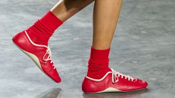 Dit zijn opvallende schoenentrends voor lente zomer 2026. Photo courtesy of Dries Van Noten