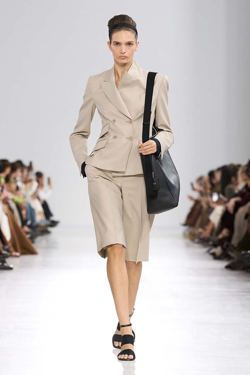 Dit zijn de belangrijkste tassentrends voor lente zomer 2026. Photo courtesy of Max Mara