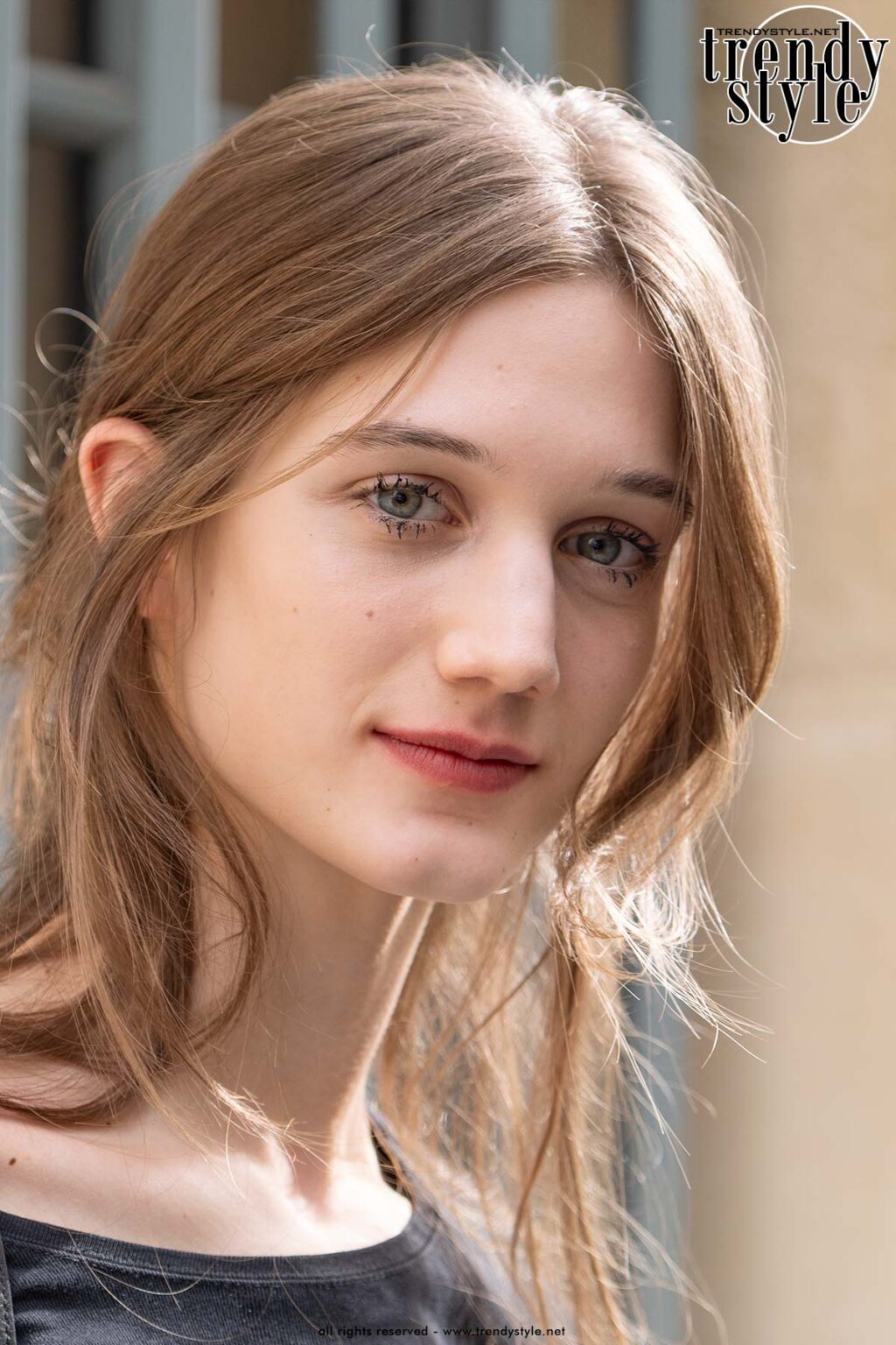 Mascara is terug (en hoe!). Spider lashes bij Celine. Foto Charlotte Mesman