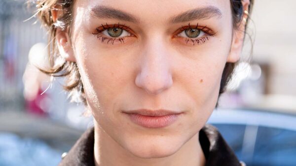 Mascara is terug (en hoe!). Spider lashes bij Zimmermann. Foto Charlotte Mesman